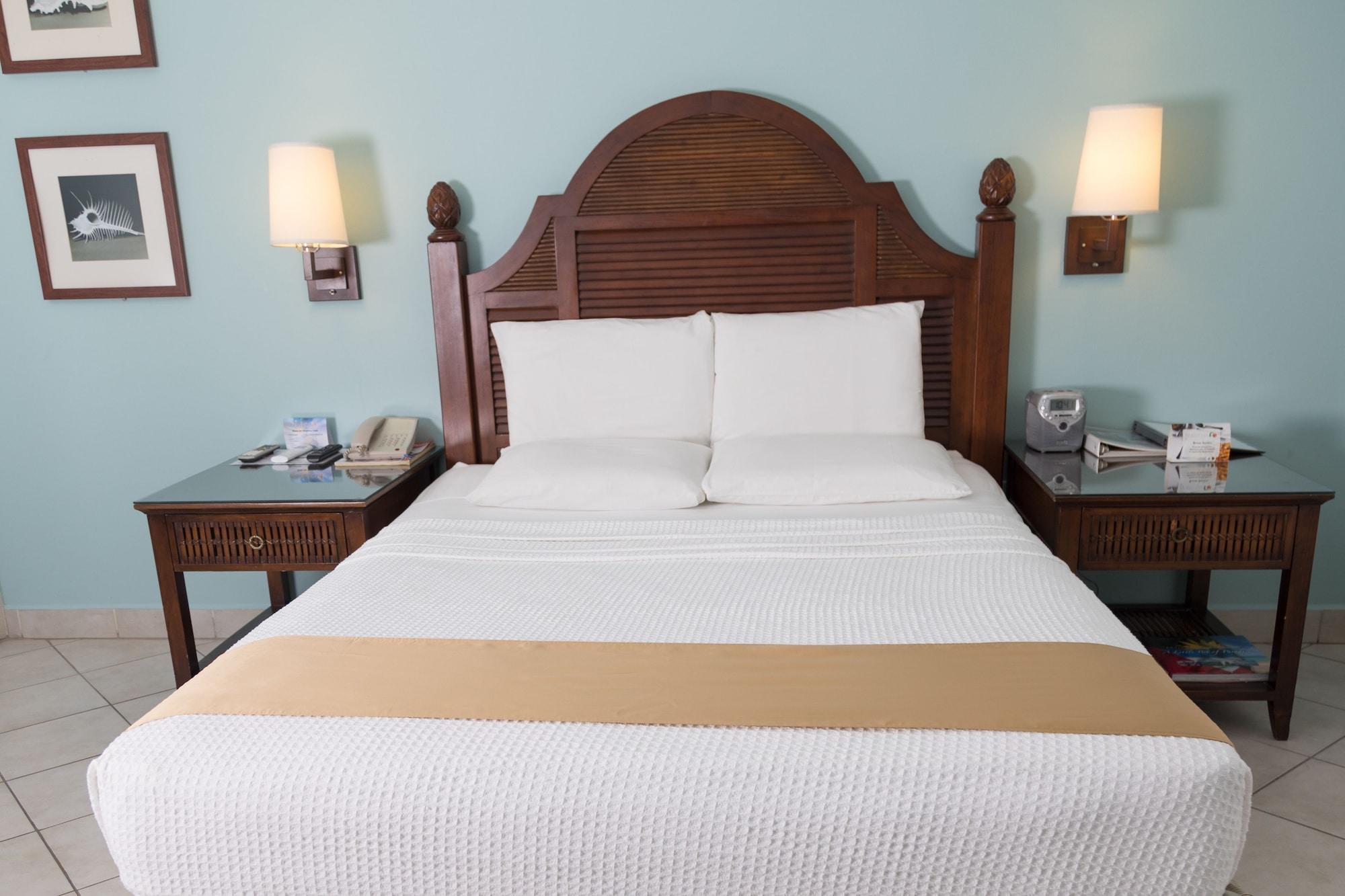 Trade Winds Hotel Dickenson Bay Esterno foto