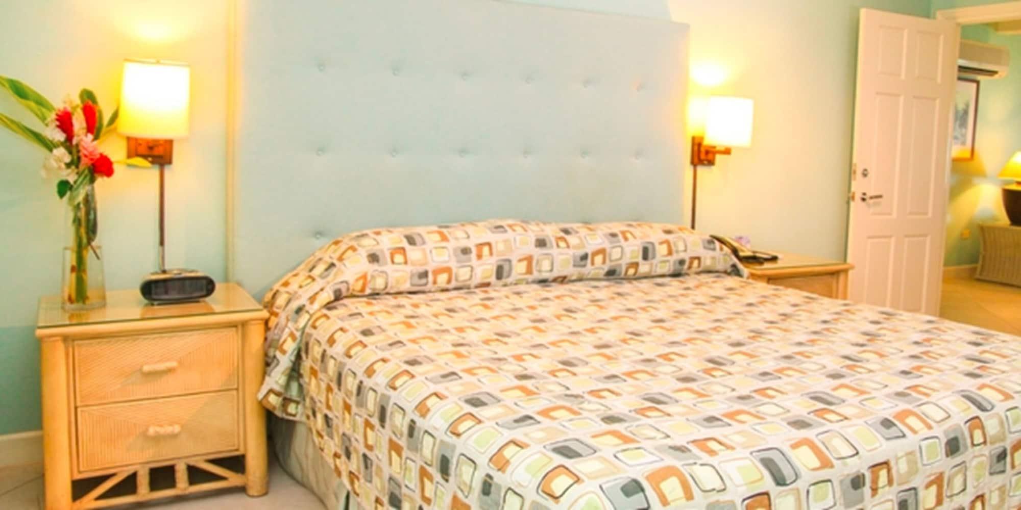 Trade Winds Hotel Dickenson Bay Esterno foto