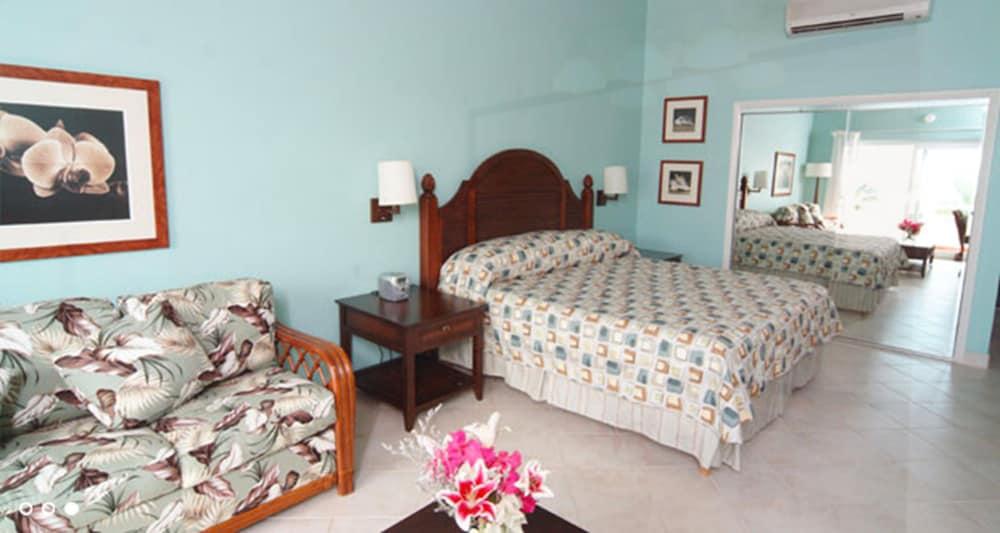 Trade Winds Hotel Dickenson Bay Esterno foto