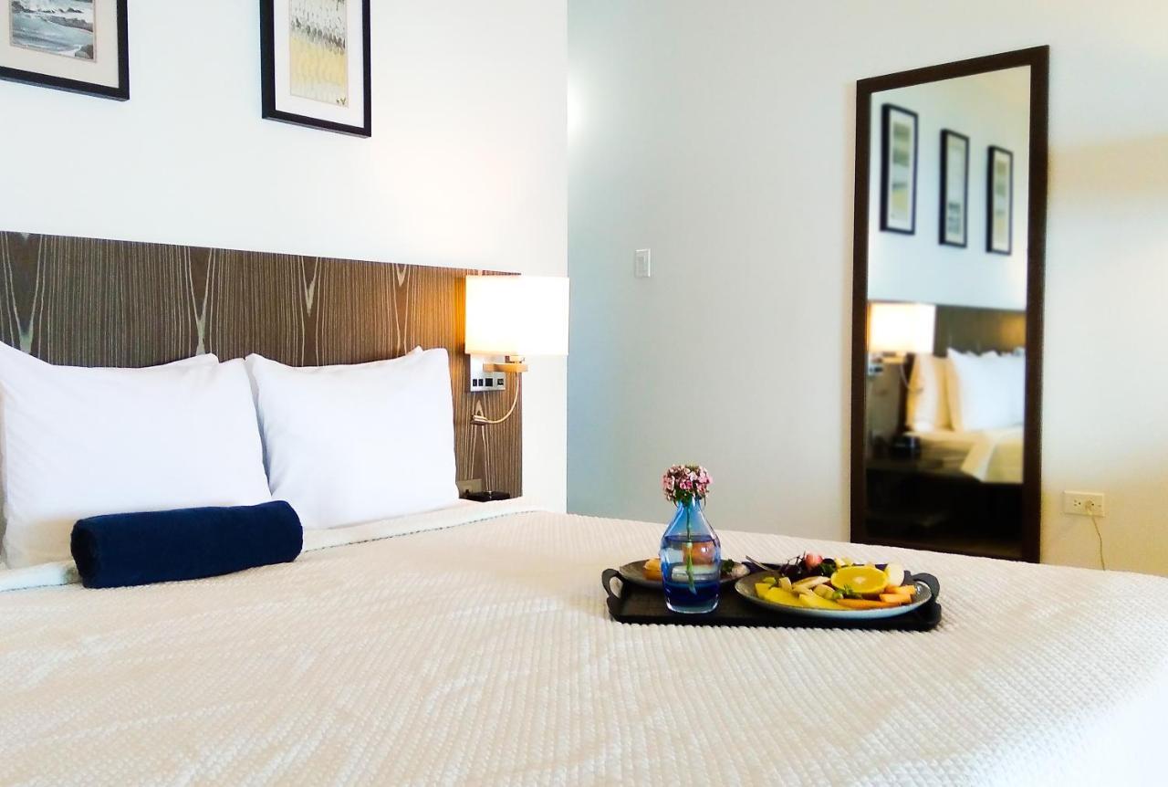 Trade Winds Hotel Dickenson Bay Esterno foto