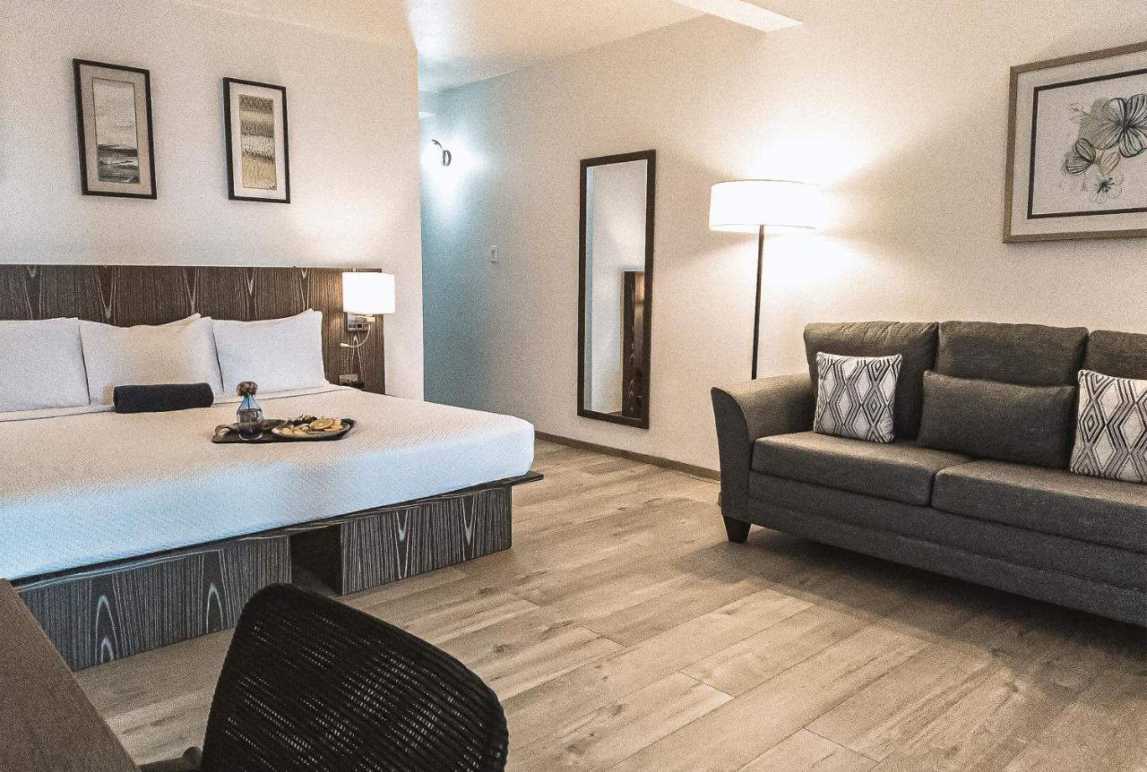 Trade Winds Hotel Dickenson Bay Esterno foto