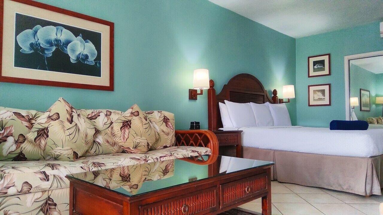 Trade Winds Hotel Dickenson Bay Esterno foto