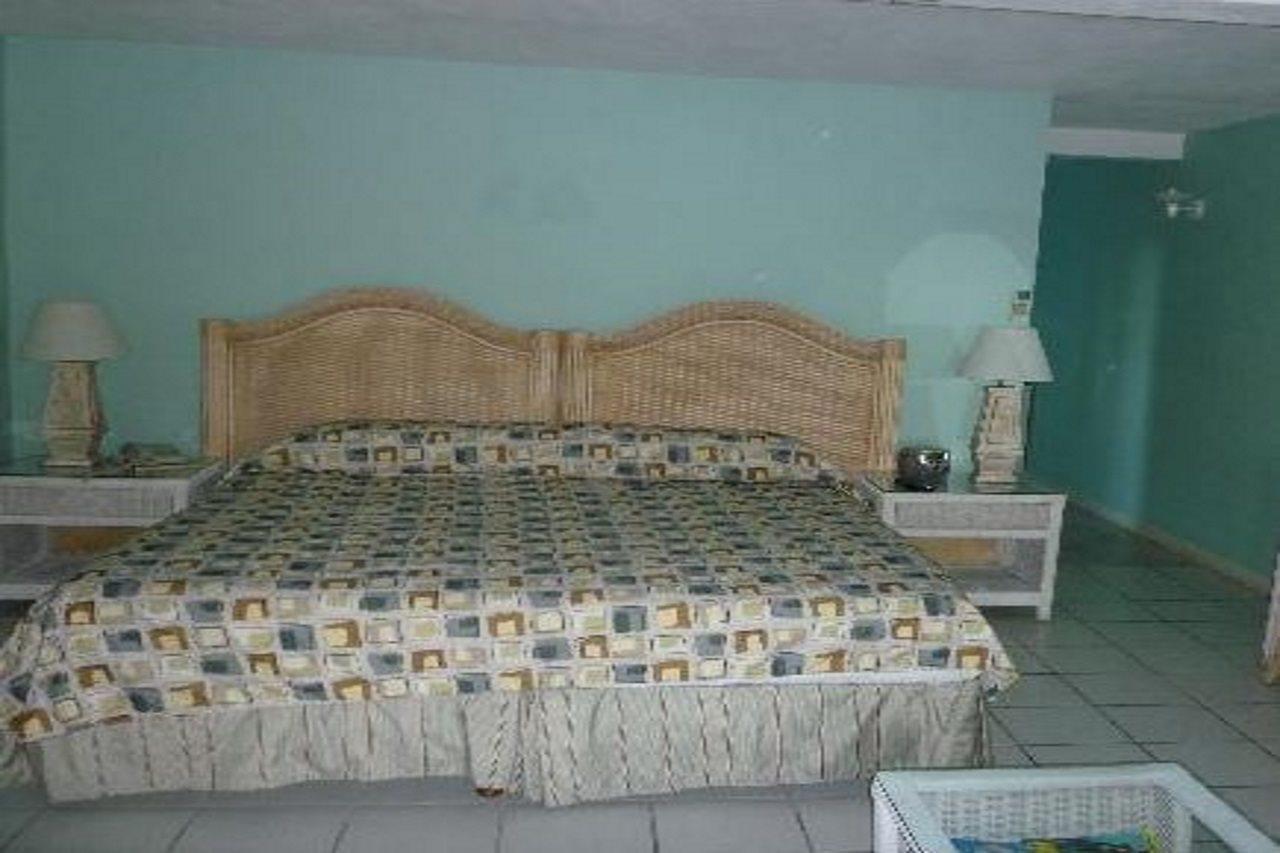 Trade Winds Hotel Dickenson Bay Esterno foto