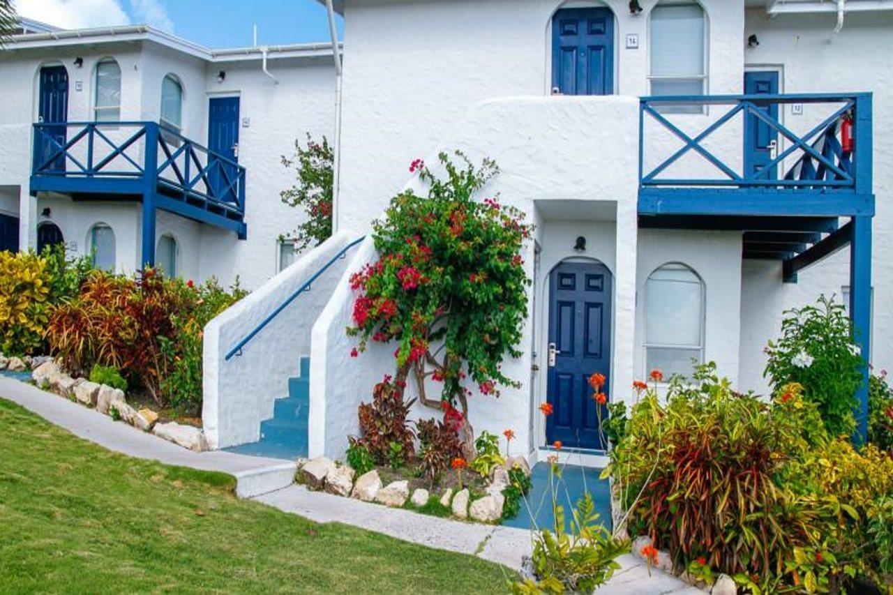 Trade Winds Hotel Dickenson Bay Esterno foto