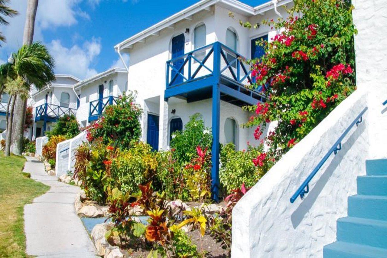 Trade Winds Hotel Dickenson Bay Esterno foto