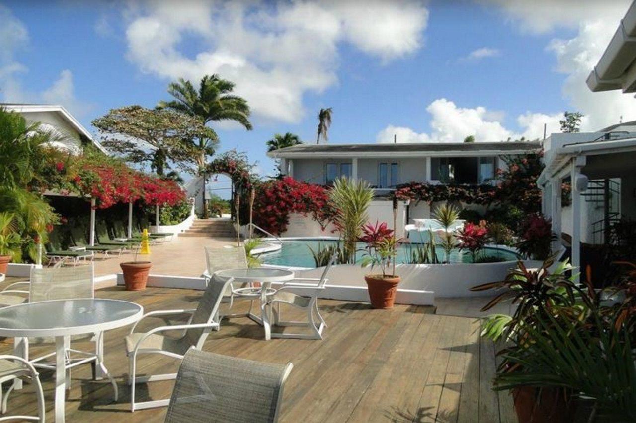 Trade Winds Hotel Dickenson Bay Esterno foto