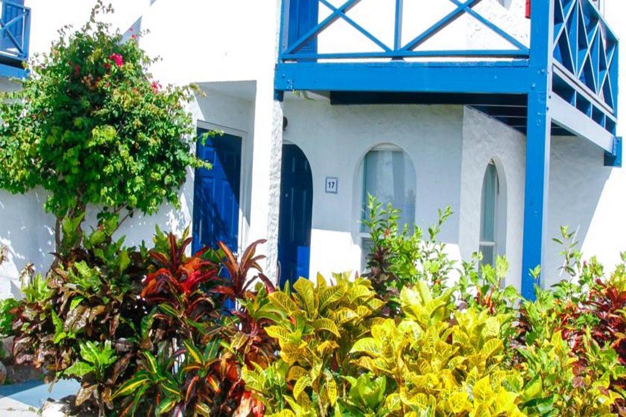 Trade Winds Hotel Dickenson Bay Esterno foto