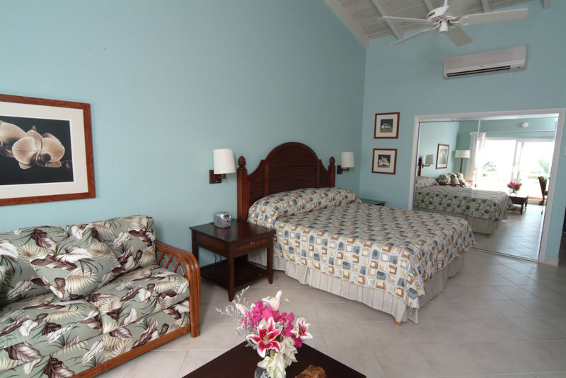 Trade Winds Hotel Dickenson Bay Esterno foto