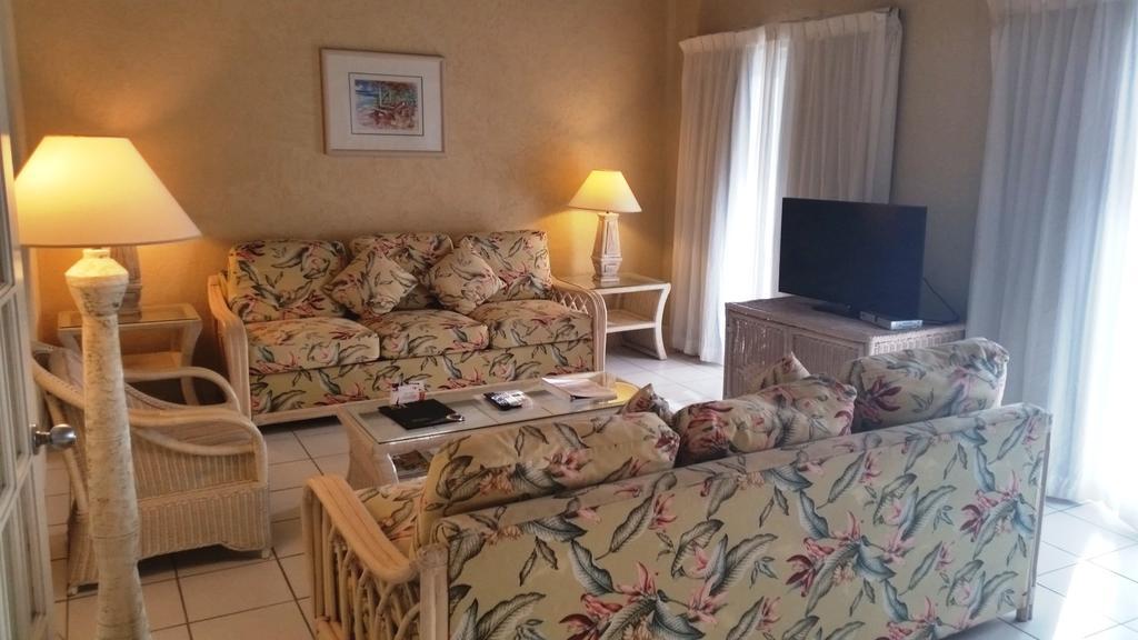 Trade Winds Hotel Dickenson Bay Esterno foto