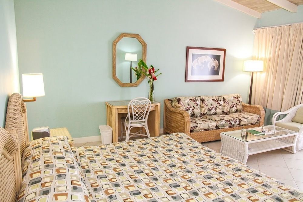 Trade Winds Hotel Dickenson Bay Esterno foto