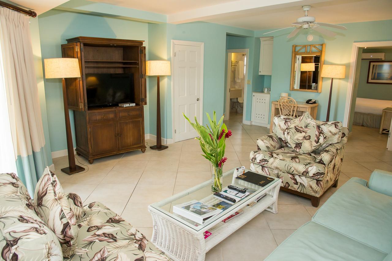 Trade Winds Hotel Dickenson Bay Esterno foto