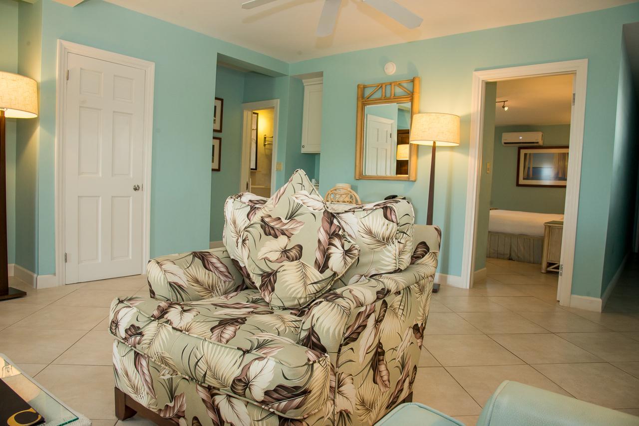 Trade Winds Hotel Dickenson Bay Esterno foto