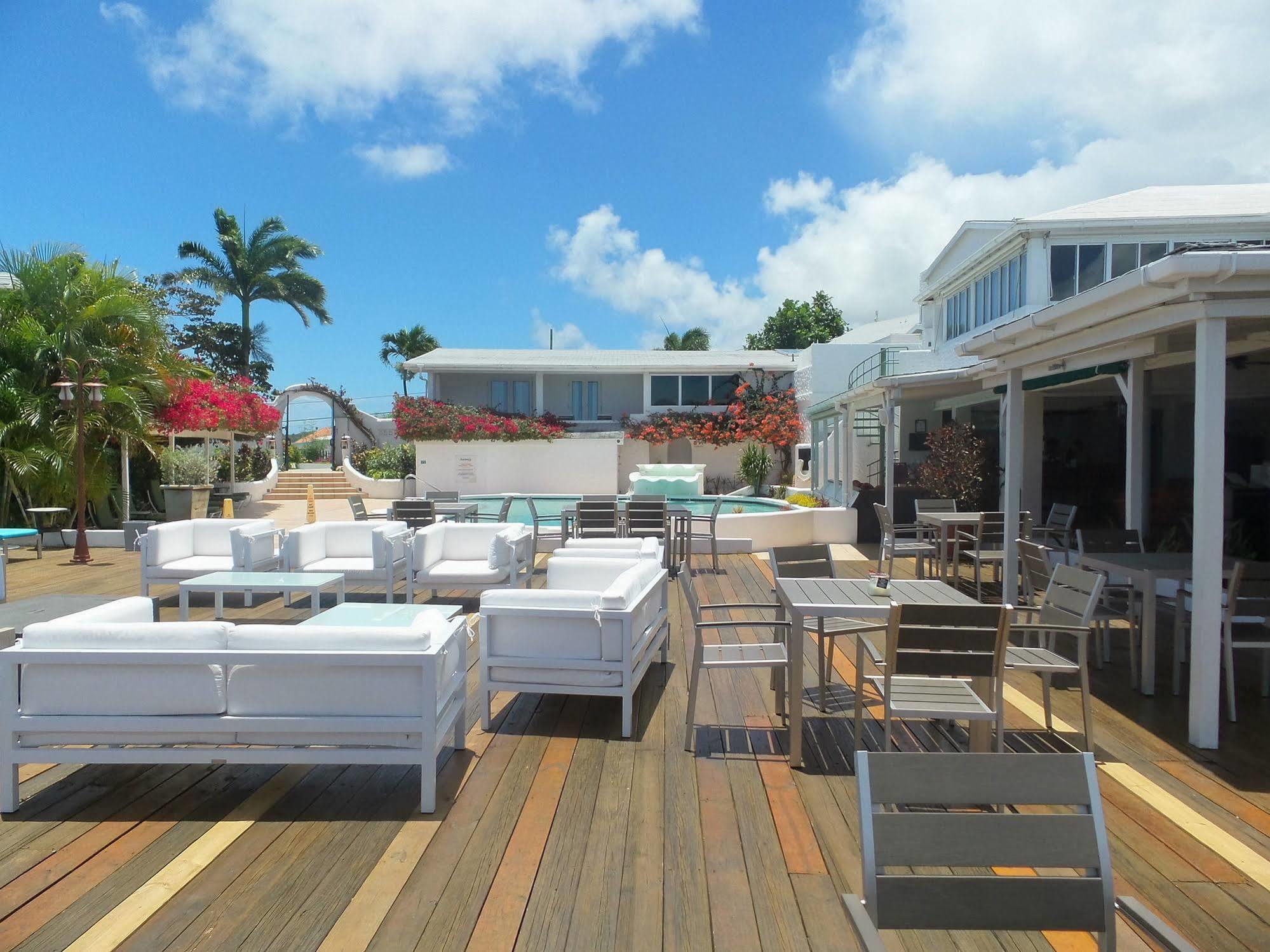 Trade Winds Hotel Dickenson Bay Esterno foto